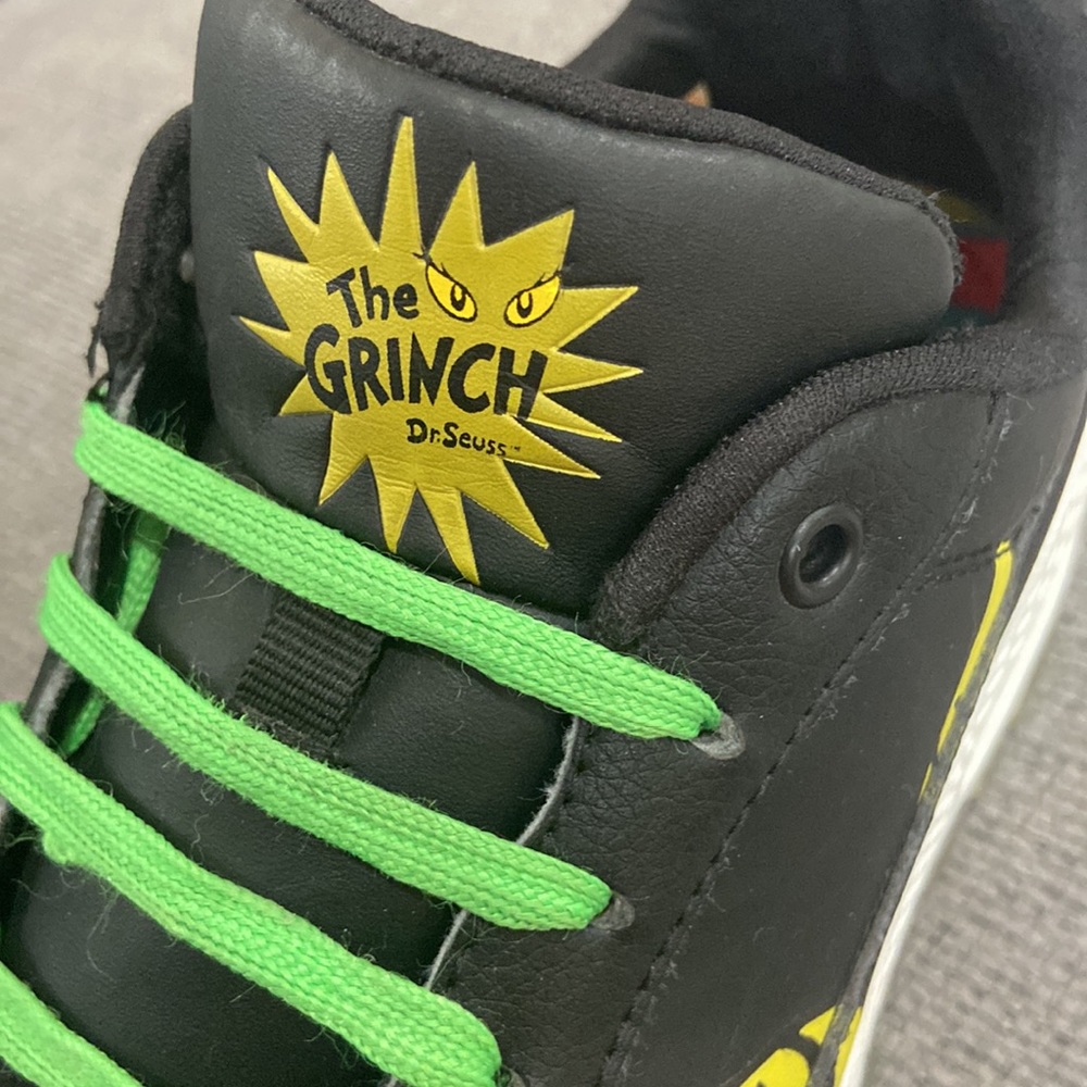 Dr. Seuss The Grinch Sketcher sneakers kids size 6 - Picture 5 of 13